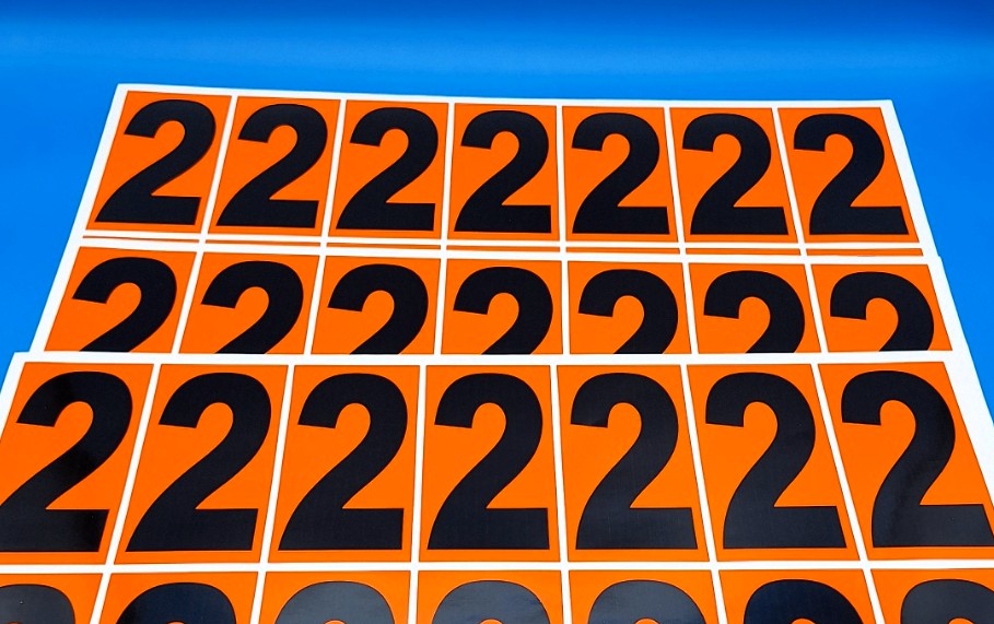 PACK NUMERACIÓN NARANJA 14UDS / HOJA IMPRESA  - NUMERO 2